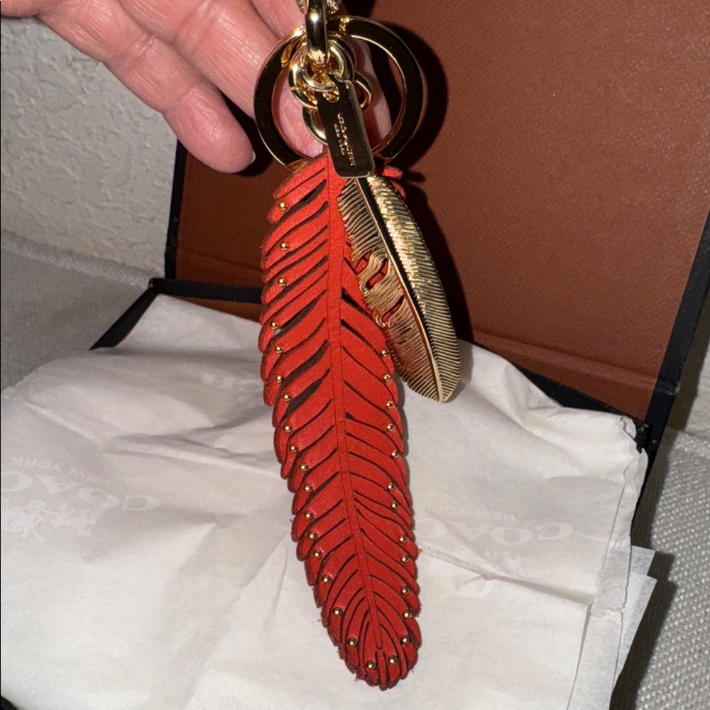 NWOT , Coach vintage red leather/ gold feather key/bag charm. - Picture 6 of 7